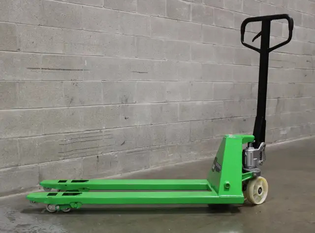 Manual    Pallet Jack Pump Truck    for Sale $300 in Other Business & Industrial in City of Toronto - Image 2