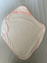 INFANT / BABY LIKE NEW SOFT HOODED TOWEL