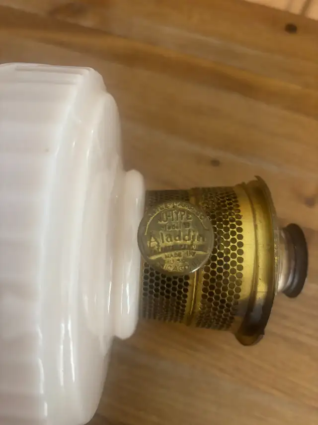 vintage oil lamp in Arts & Collectibles in Ottawa - Image 3