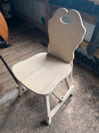 4 chaises de bois de type Dutellier 