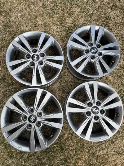 Bolt Pattern: 114.3 x5 Rim Size: 16 inches Sold tires already. Does not have damage.