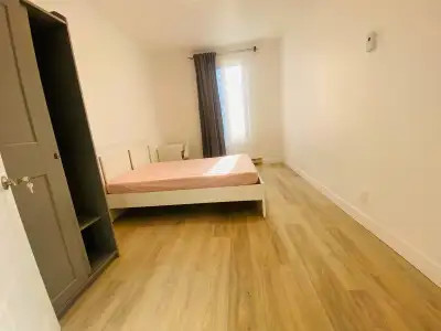 4bedrooms apartment for rent nearby McGill and berri UQAM At the foot of Mount Royal, transportation...