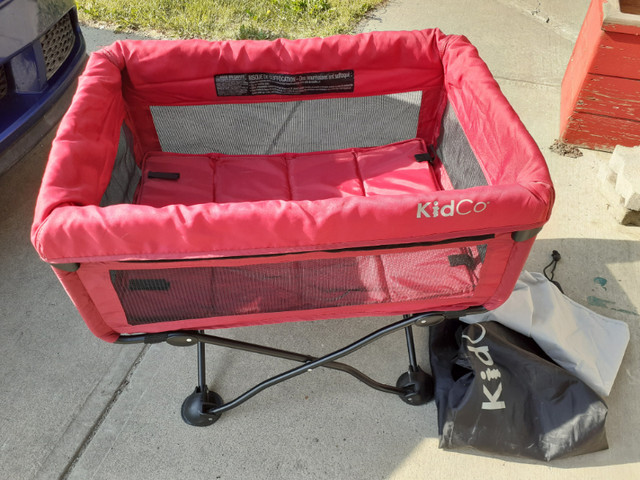 KidCo DreamPod Portable Crib in Cribs in Calgary