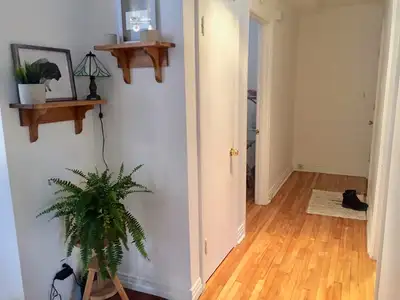 GRAND 4 1/2 prêt pour déménagement +cour /jardin JUILLET