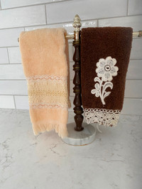Vintage Finger tip towel holder plus towels.