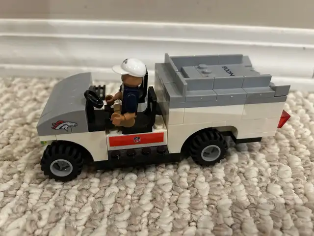 Denver Broncos LEGO - 2 sets  in Toys & Games in Winnipeg - Image 9