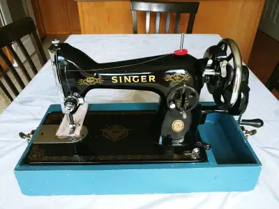 Vintage Hand Crank Singer Sewing Machine model No. ND851971 Year: 1963 In perfect working condition....