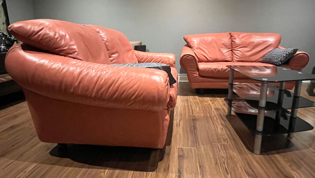 Causeuses en cuir dans Sofas et futons  à Ouest de l’Île