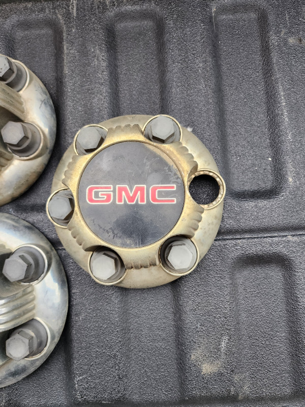 GMC Hubcaps in Tires & Rims in Strathcona County - Image 4