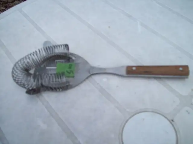 1-FOUET-BATTEUR,STAINLESS STEEL,AVEC MANCHE EN BOIS,ANTIQUE. in BBQs & Outdoor Cooking in Longueuil / South Shore - Image 2