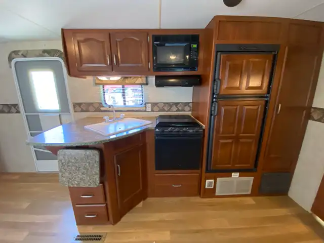 2008 Fleetwood Wilderness 27RB in Travel Trailers & Campers in Campbell River - Image 8