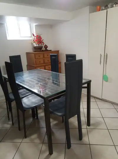 Shared bedroom available in a house for male near the Sheppard Avenue West/Yonge St. subway. The hou...