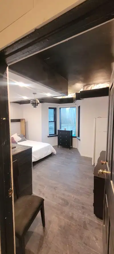 nice spacious room to share in simcoe