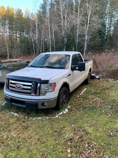 Hasn’t been on the road in a year, yard drives only Drive train good No battery Alternator seized