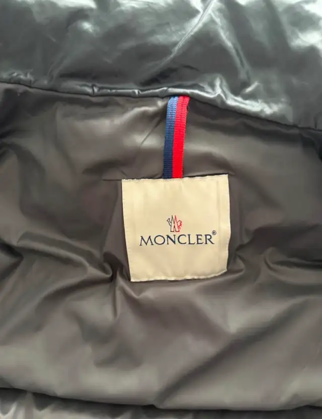 black montcler winter jacket  in Other in Laval / North Shore - Image 3