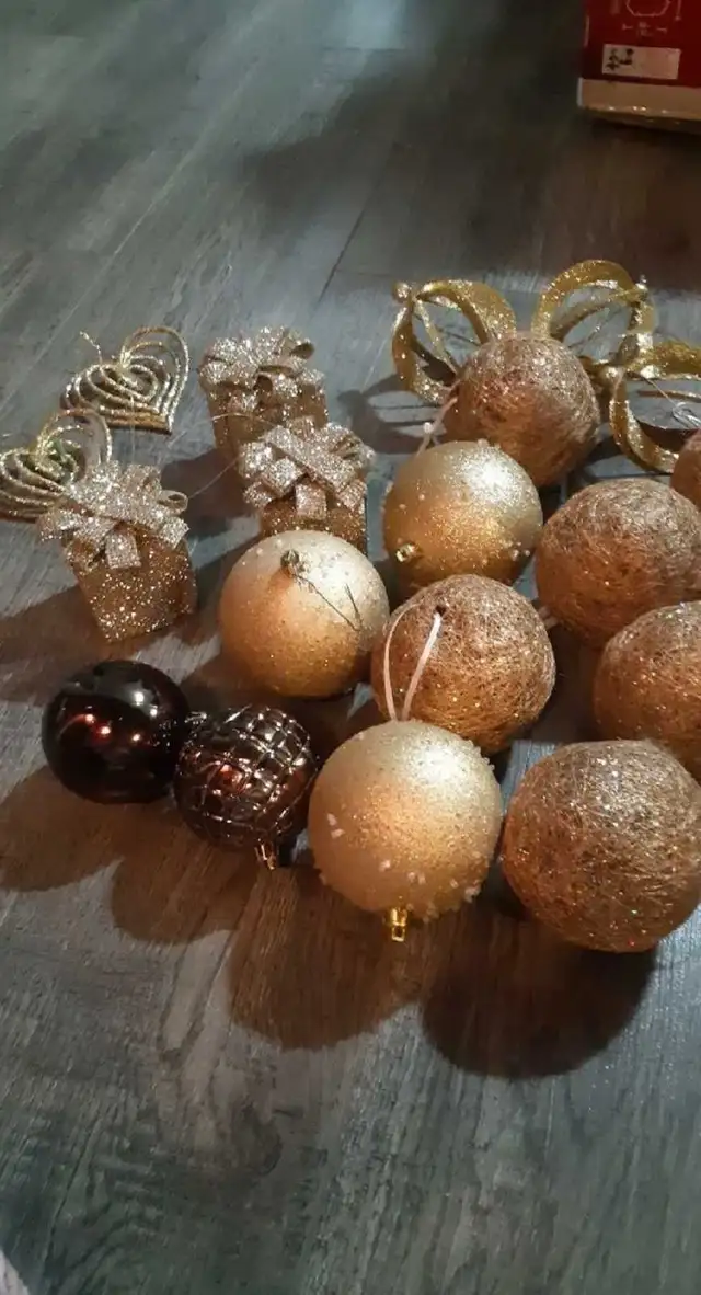 Large Beautiful Gold Christmas Tree Ornaments