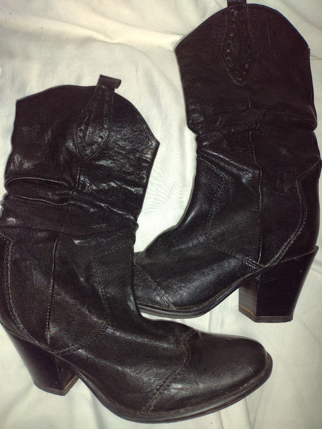 Emu Blk.Leather    mid-calf,size5.5,    Italian,$10 in Women's - Shoes in Winnipeg