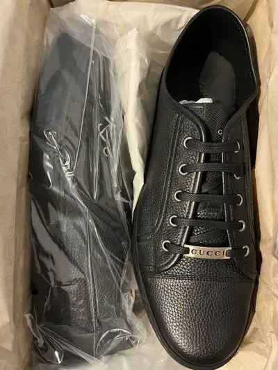 Unworn sneakers in size 11 & 12. Equivalent to 11.5US & 12.5US respectively. Pick up only near Eaton...