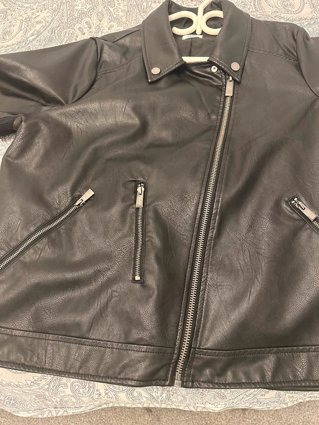 Leather jacket 1x. Just Reduced in Women's - Tops & Outerwear in Red Deer - Image 4