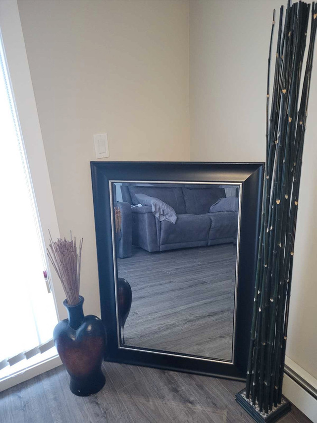 Solid wood mirror / home decor in Home Décor & Accents in Regina - Image 2