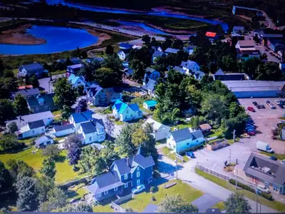 Retired Senior downsizing to a smaller accommodation. Located in the town of beautiful Parrsboro, No...