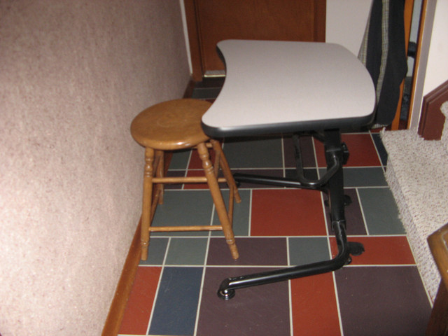 Stand up /Sit adjustable Desk in Desks in London - Image 3