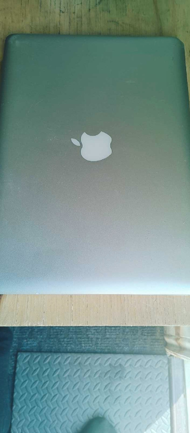 MacBook Pro 2.4 GHz intel Core i5 4GB RAM 1333MHz DDR SSD 240  in Laptops in City of Toronto - Image 3