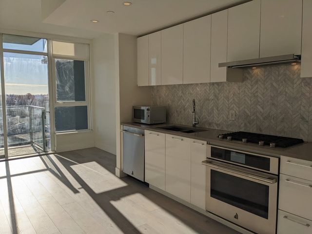 1 bedroom 1 den apartment in Burnaby River District (Killarney)