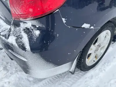 Toyota Matrix 2009 204000km manuel runs phone number 819 208 8570 Will not take 2000$