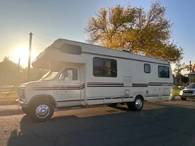 MOTORHOME ONLY 30,000KMs! Year: 1987 Make: Ford Model: Cutaway Color: White / Off White NEW TIRES En...