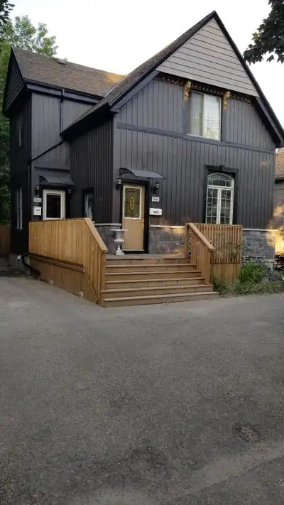 566.5 William Street,London 2 bedroom,main floor AVAILABLE IMMEDIATELY $ 2099.00 plus gas heat/hydro...