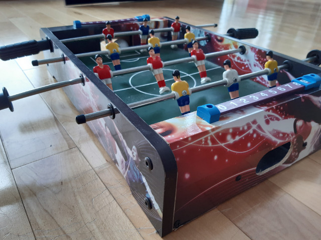 Jeux de soccer table intérieur et extérieur PORTATIF dans Jouets et jeux  à Saint-Hyacinthe - Image 2