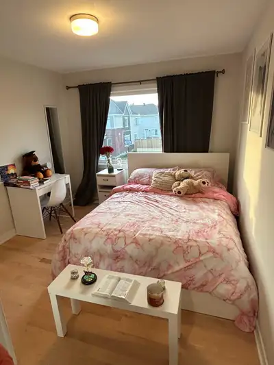 Chambre à louer - Orléans (Navan Road, Ottawa) Spacieuse chambre à coucher disponible dans une nouve...