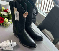 Brand New Ariat cowboy boots 8.5