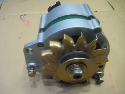 Alternateur Bosch 90 amperes pour Vanagon Westfalia moteur 1,9 ou 2,1. Remonté à neuf, avec bearing...