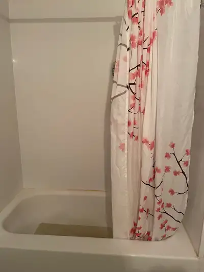 English follows Urgent ———— Bonjour à tous ! Je mets en location une chambre meublée dans un apparte...