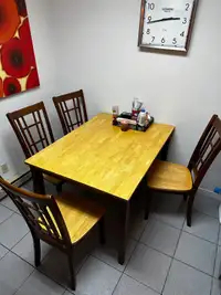 Table à manger avec chaises