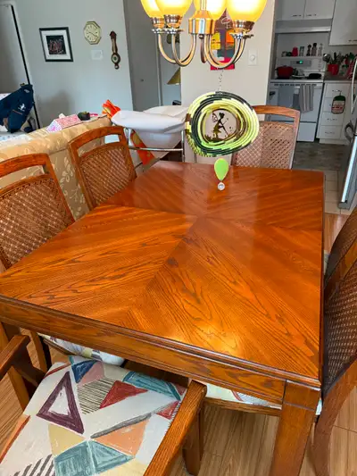 Set de table a diner avec huche  et 6 chaises, View more