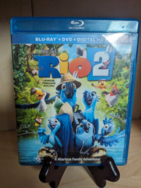 Rio 2 Blu-Ray DVD Combo Pack Anne Hathaway Jesse Eisenberg