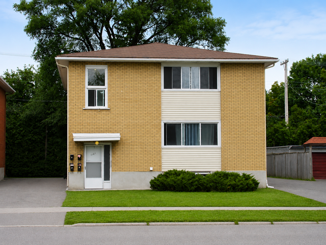 2 BEDROOM + DEN WESTEND IMMACULATE DUPLEX - UPTO TWO MONTHS FREE