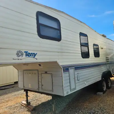 Well kept older 5th wheel trailer. Bunk beds, dining table and couch (folds into bed) and queen size...