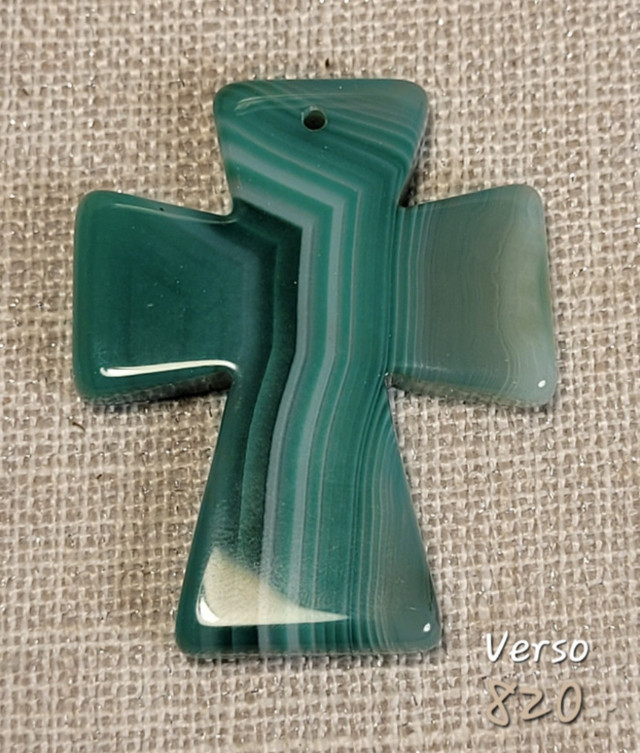Agate lignée forme de croix pour pendentif. Striped agate cross. dans Loisirs et artisanat  à Laval/Rive Nord - Image 2