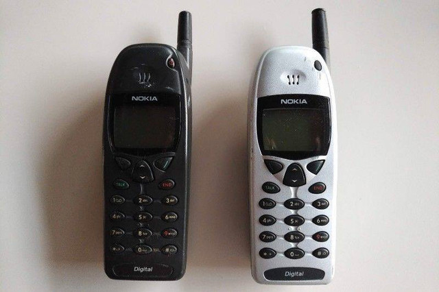 NOKIA 6185 (Black) & NOKIA 6185i (Grey) - Collectibles in General Electronics in City of Toronto
