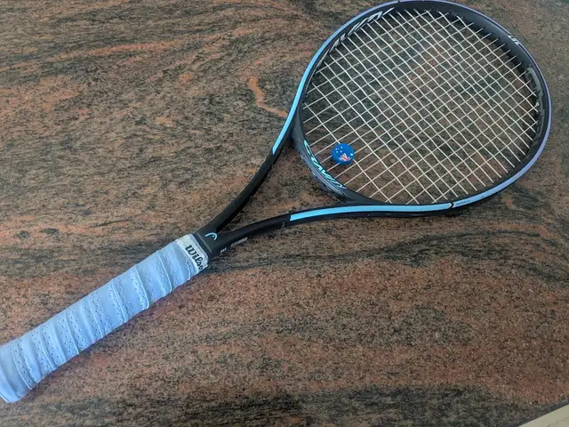 Head Graphene 360+ Gravity Lite tennis racquet, grip 4 3/8