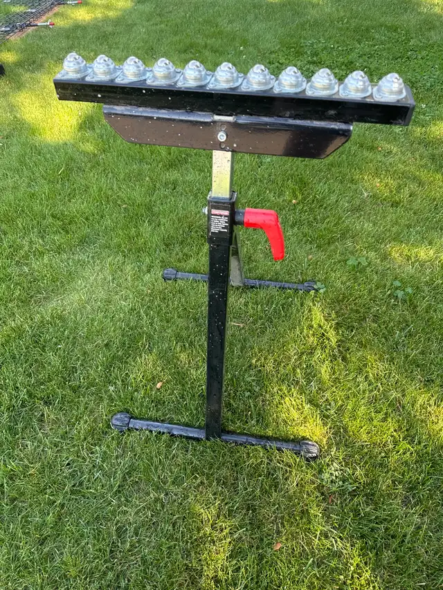 Craftsman Roller Stand - Table Saw - Adjustable in Power Tools in Calgary - Image 2