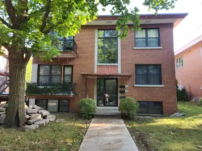 -- 5 1\2 à louer Ahuntsic. - 3 chambres. - 1575$ par mois, rien d'inclus. - Aucun animal. - Non fume...