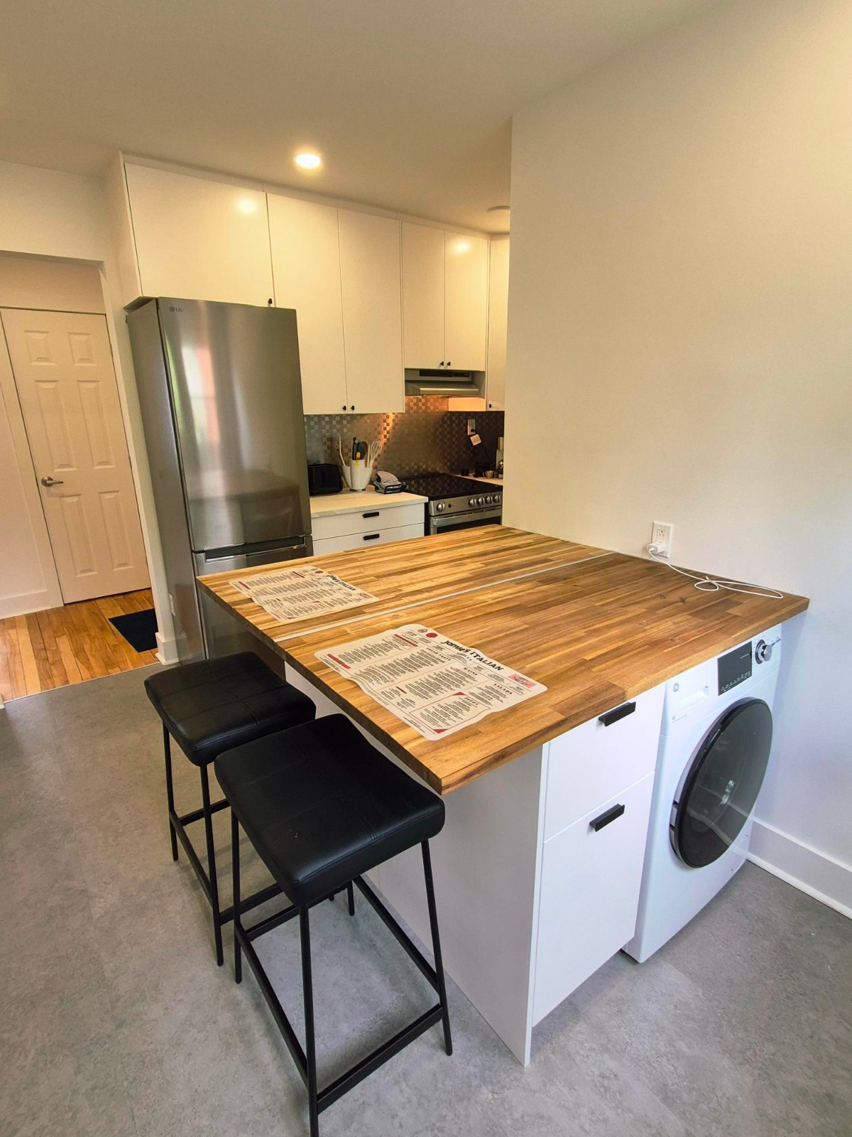3 1/2 100 % meublé à louer – Ahuntsic / rue Fleury – A/C central — photo 2