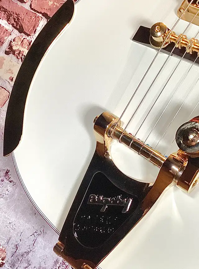 Gretsch G6134T-58 Vintage Select '58 Penguin™ with Bigsby in Guitars in Oakville / Halton Region - Image 6