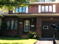 3 bedroom Pointe Claire home walking distance to Fairview shoppi
