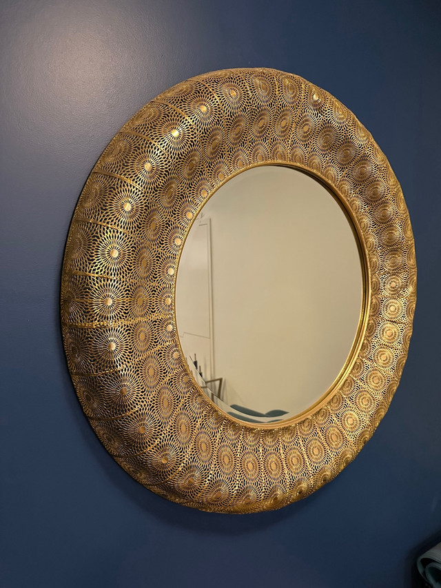 Decorative round mirror in Home Décor & Accents in Markham / York Region - Image 3